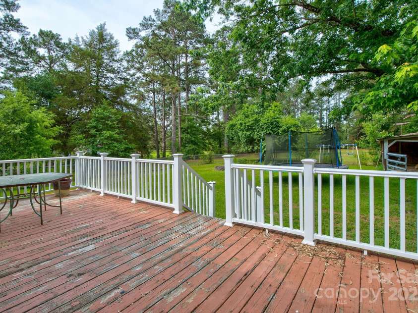 589 White Pines Circle, Camden, SC 29020.  MLS# CAR4261352, YatesRealty ID 16385. 