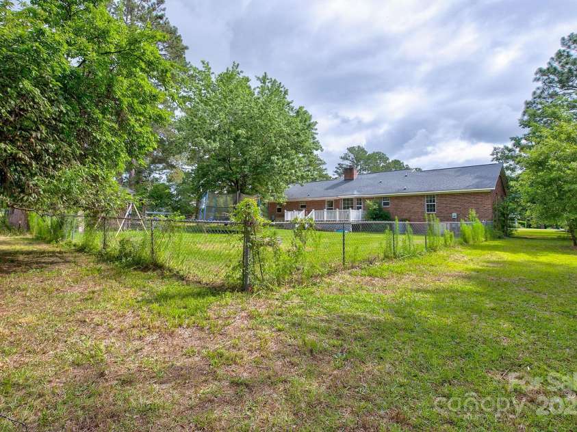 589 White Pines Circle, Camden, SC 29020.  MLS# CAR4261352, YatesRealty ID 16385. 