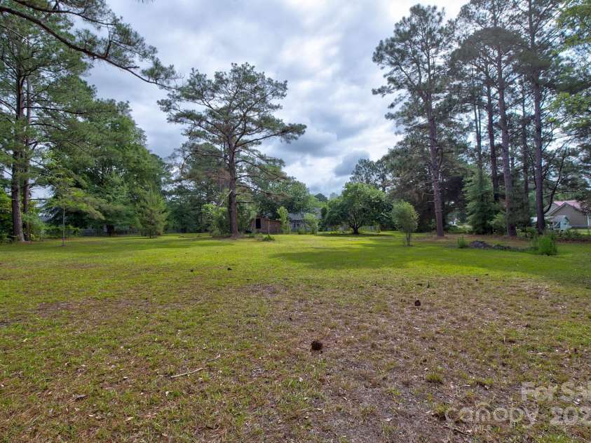 589 White Pines Circle, Camden, SC 29020.  MLS# CAR4261352, YatesRealty ID 16385. 