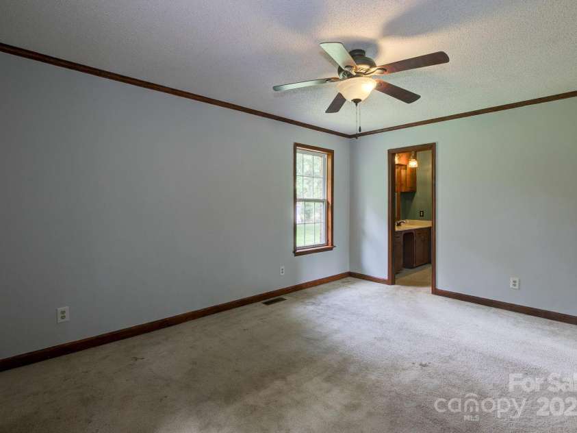 589 White Pines Circle, Camden, SC 29020.  MLS# CAR4261352, YatesRealty ID 16385. 