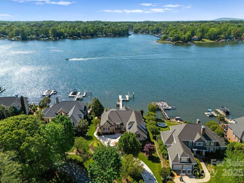 3507 Governors Island Drive, Denver, NC 28037.  MLS# CAR4249171, YatesRealty ID 16386. 