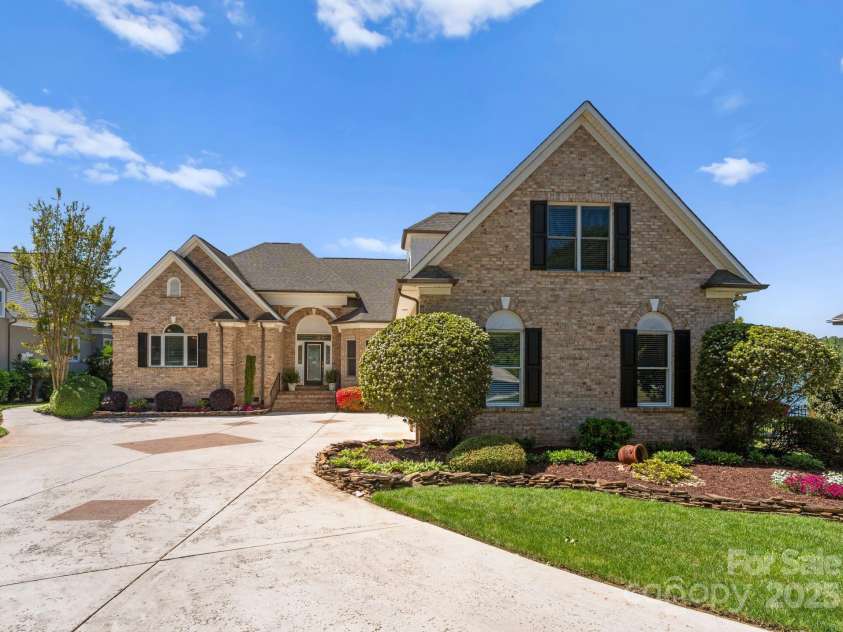 3507 Governors Island Drive, Denver, NC 28037.  MLS# CAR4249171, YatesRealty ID 16386. 