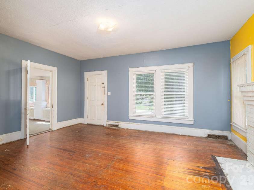 4823 Anthony Road, Kings Mountain, NC 28086.  MLS# CAR4351296, YatesRealty ID 16386. 
