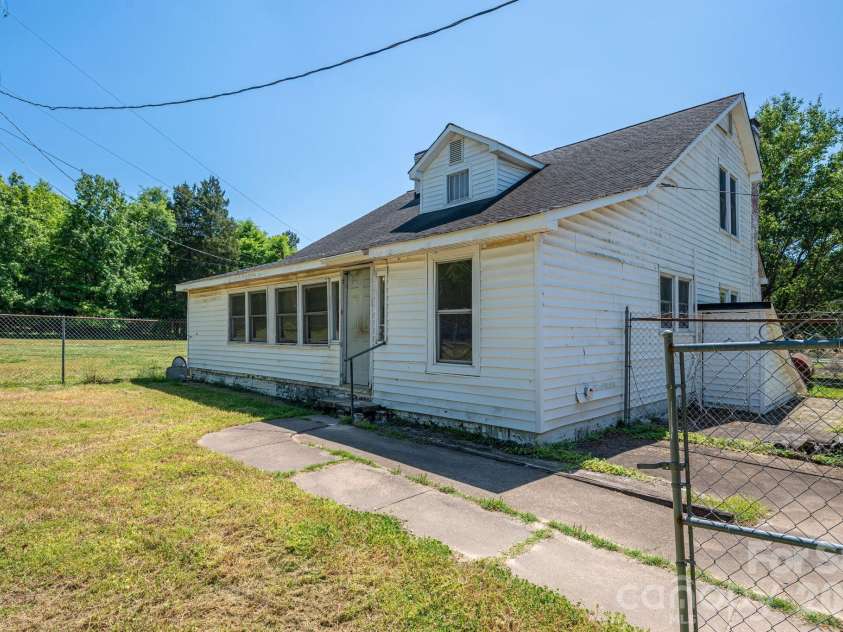 4823 Anthony Road, Kings Mountain, NC 28086.  MLS# CAR4351296, YatesRealty ID 16386. 