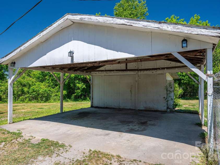 4823 Anthony Road, Kings Mountain, NC 28086.  MLS# CAR4351296, YatesRealty ID 16386. 