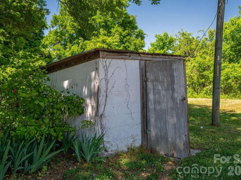 4823 Anthony Road, Kings Mountain, NC 28086.  MLS# CAR4351296, YatesRealty ID 16386. 