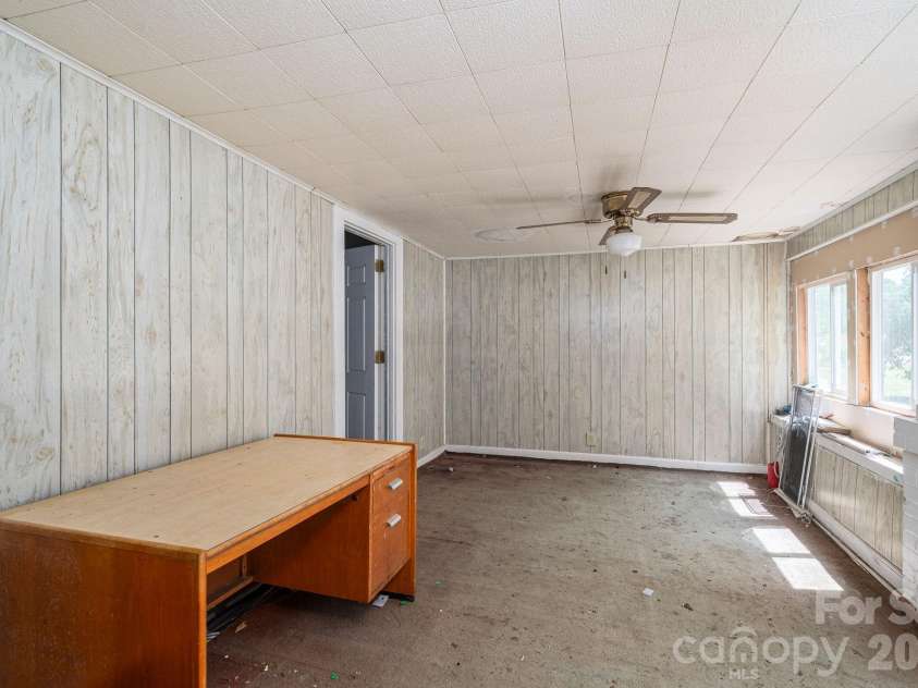 4823 Anthony Road, Kings Mountain, NC 28086.  MLS# CAR4351296, YatesRealty ID 16386. FRONT SUN ROOM/DEN