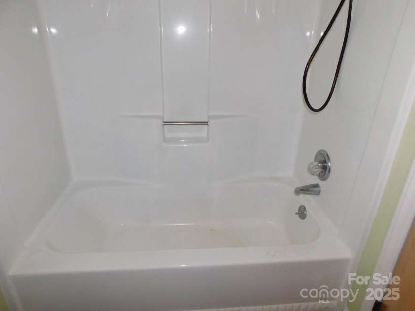 450 Holloway Church Road, Lexington, NC 27292.  MLS# CAR4263033, YatesRealty ID 16387. Bath