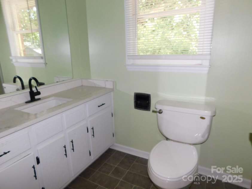 450 Holloway Church Road, Lexington, NC 27292.  MLS# CAR4263033, YatesRealty ID 16387. Bath