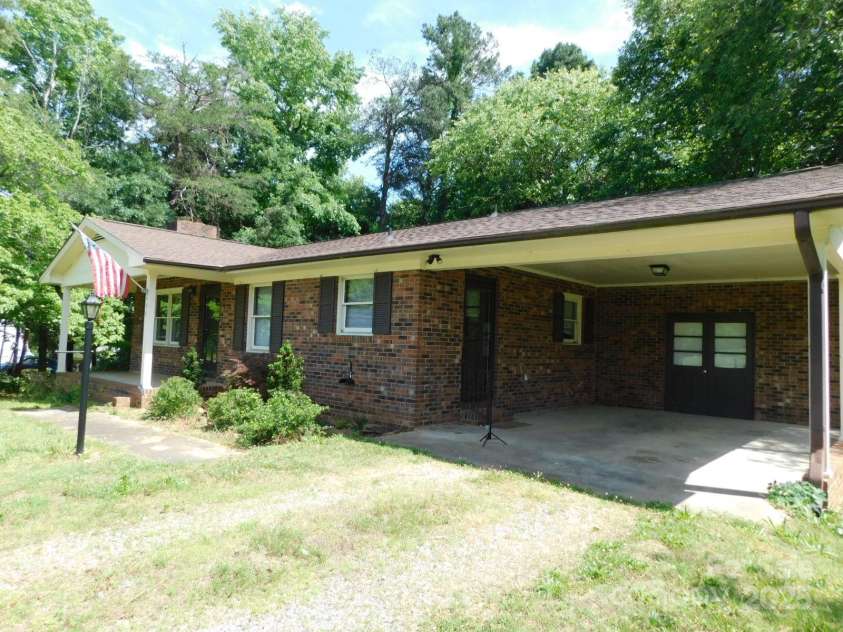 450 Holloway Church Road, Lexington, NC 27292.  MLS# CAR4263033, YatesRealty ID 16387. Front