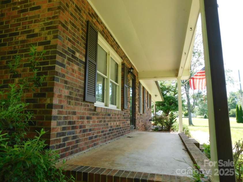 450 Holloway Church Road, Lexington, NC 27292.  MLS# CAR4263033, YatesRealty ID 16387. Porch