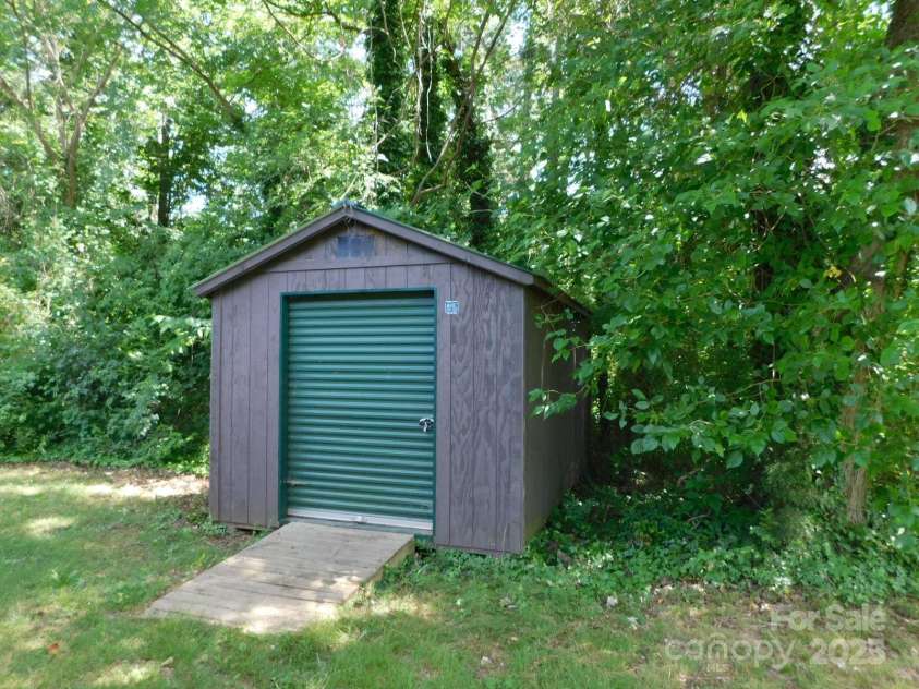 450 Holloway Church Road, Lexington, NC 27292.  MLS# CAR4263033, YatesRealty ID 16387. Stg Bldg