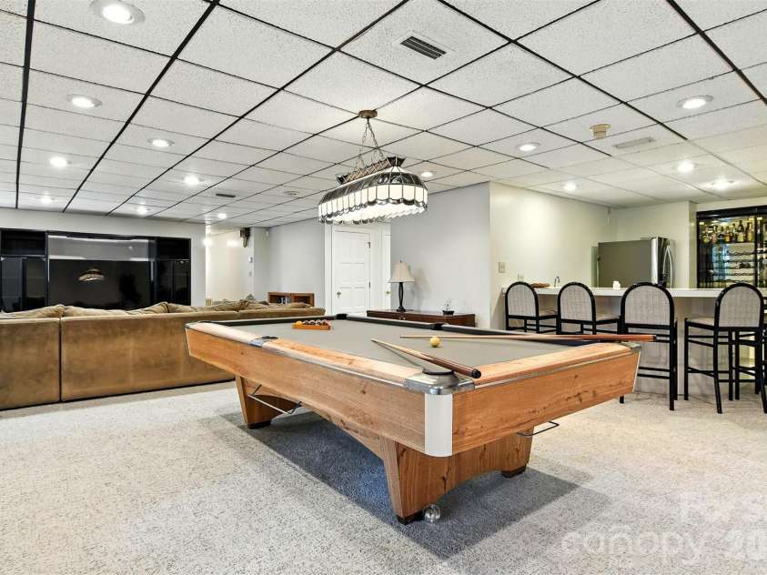 5042 Ridgeland Drive, Hickory, NC 28602.  MLS# CAR4290958, YatesRealty ID 16387. 