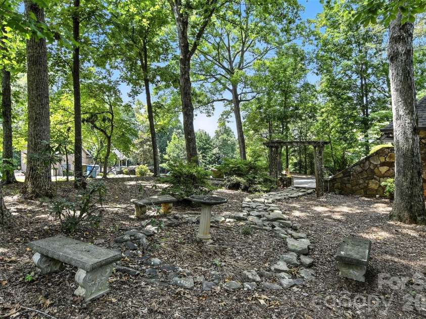 5042 Ridgeland Drive, Hickory, NC 28602.  MLS# CAR4290958, YatesRealty ID 16387. 