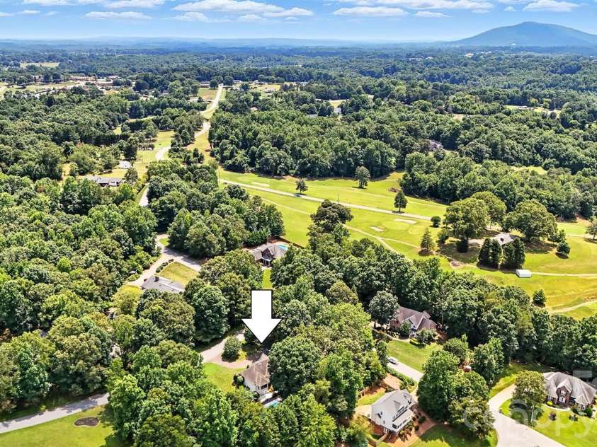5042 Ridgeland Drive, Hickory, NC 28602.  MLS# CAR4290958, YatesRealty ID 16387. 