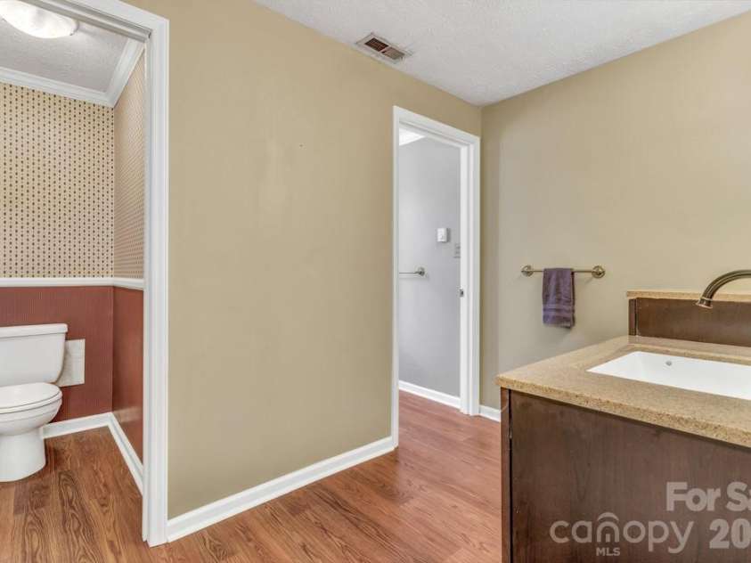 111 Hidden Pond Lane, Asheville, NC 28804.  MLS# CAR4315494, YatesRealty ID 16388. Second bathroom