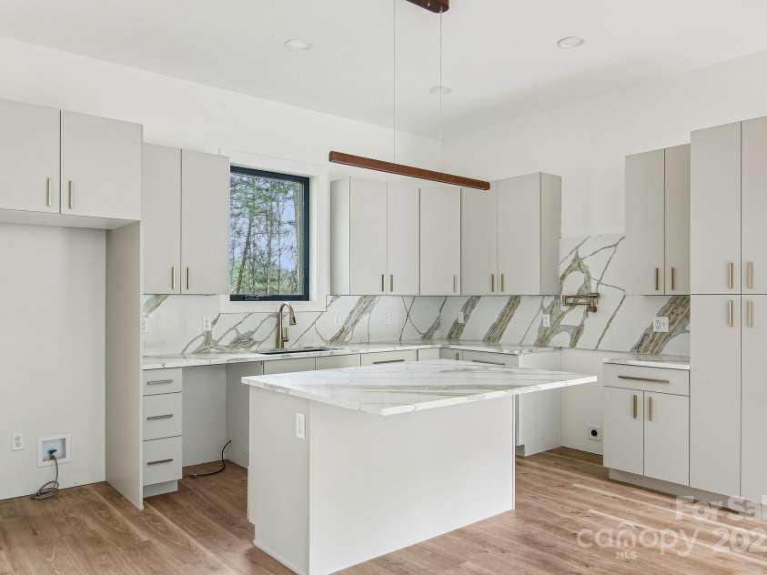 181 Curly Maple Drive, Canton, NC 28716.  MLS# CAR4238416, YatesRealty ID 16388. Custom quartz countertops