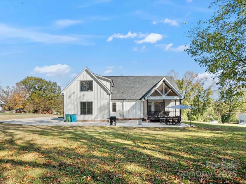 111 Alberta Avenue, Belmont, NC 28012.  MLS# CAR4207014, YatesRealty ID 16389. 