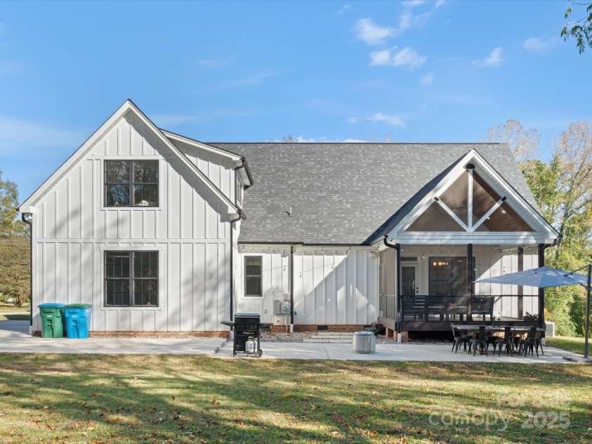 111 Alberta Avenue, Belmont, NC 28012.  MLS# CAR4207014, YatesRealty ID 16389. 