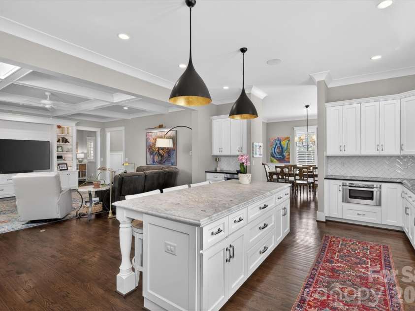 328 Melbourne Court, Charlotte, NC 28209.  MLS# CAR4366941, YatesRealty ID 16389. Kitchen