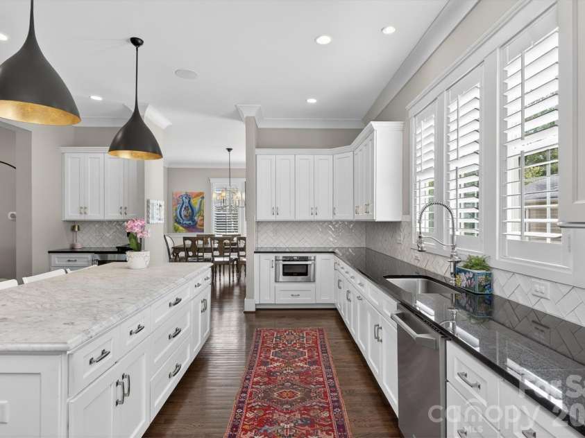 328 Melbourne Court, Charlotte, NC 28209.  MLS# CAR4366941, YatesRealty ID 16389. Kitchen