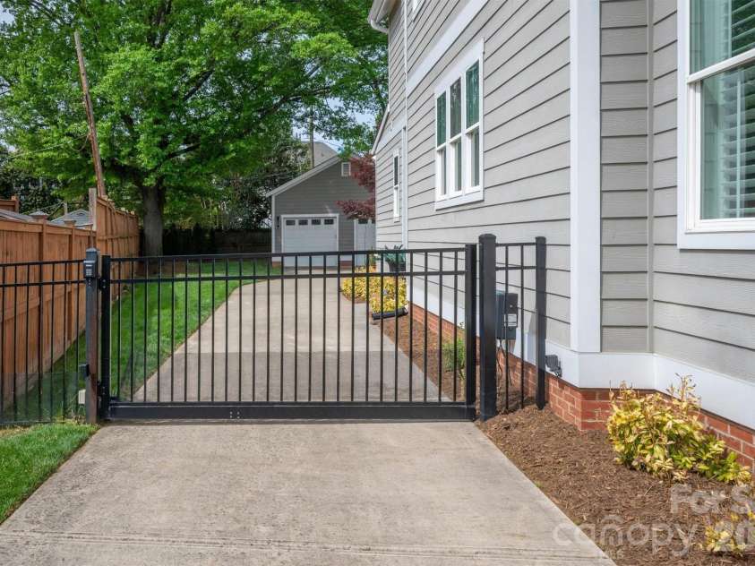 328 Melbourne Court, Charlotte, NC 28209.  MLS# CAR4366941, YatesRealty ID 16389. Motorized Gate