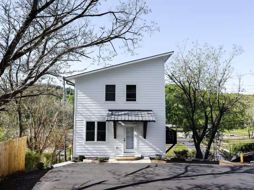 1057 Riverside Drive, Asheville, NC 28804.  MLS# CAR4330741, YatesRealty ID 1639. 