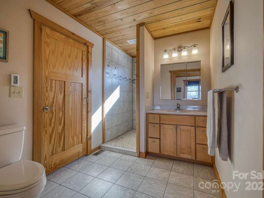 2262 Grandview Peaks Drive, Nebo, NC 28761.  MLS# CAR4230510, YatesRealty ID 1639. Primary Bathroom