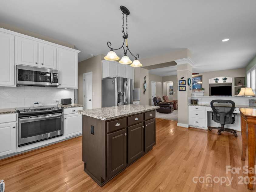 10703 Back Ridge Road, Charlotte, NC 28277.  MLS# CAR4265116, YatesRealty ID 16390. 