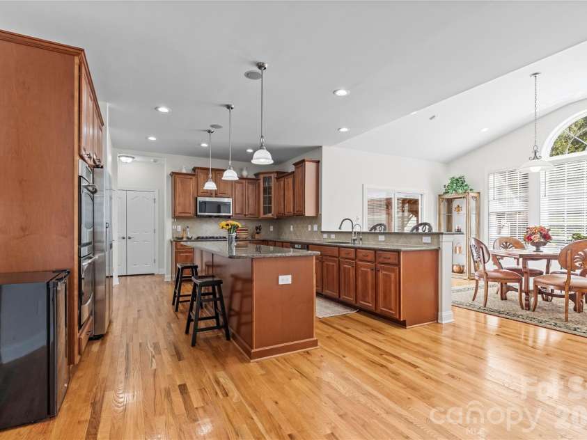 388 Cove Creek Loop, Mooresville, NC 28117.  MLS# CAR4304115, YatesRealty ID 16390. Gourmet Kitchen