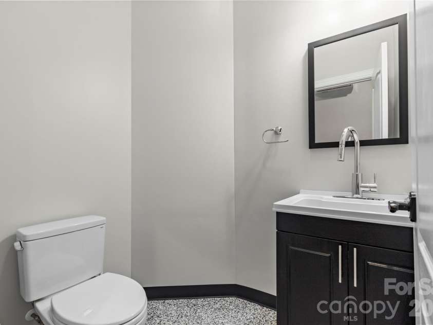 388 Cove Creek Loop, Mooresville, NC 28117.  MLS# CAR4304115, YatesRealty ID 16390. Half Bath in Pool House