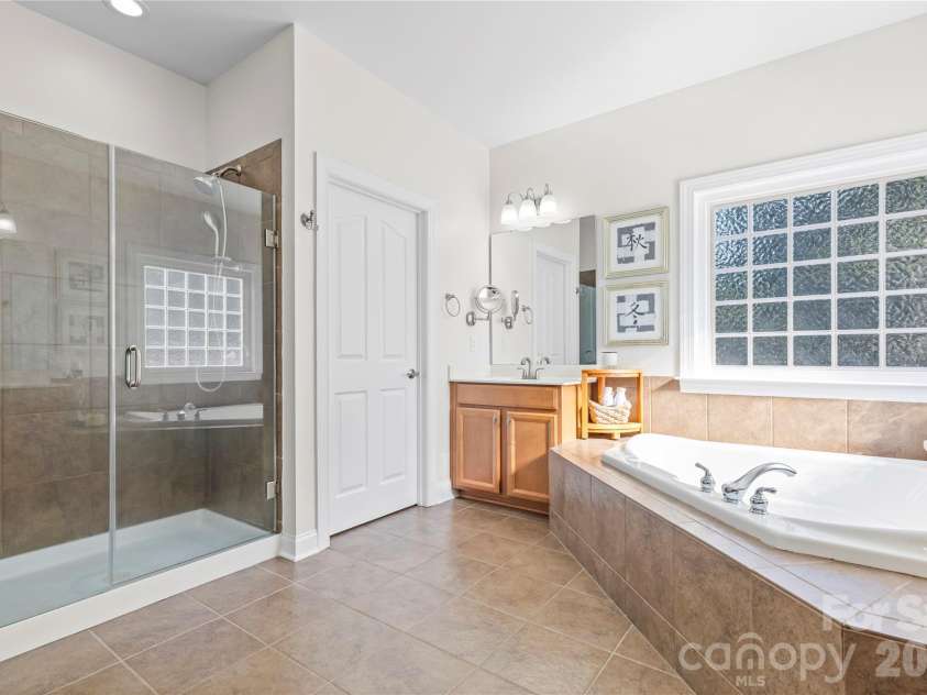 388 Cove Creek Loop, Mooresville, NC 28117.  MLS# CAR4304115, YatesRealty ID 16390. Primary Bath