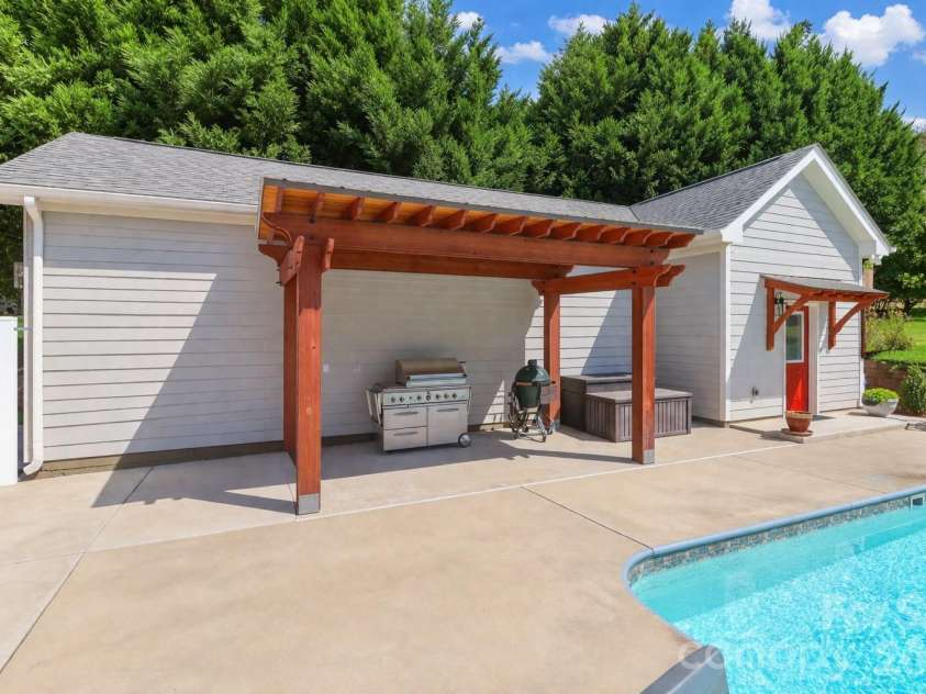 388 Cove Creek Loop, Mooresville, NC 28117.  MLS# CAR4304115, YatesRealty ID 16390. Workshop - Pool House
