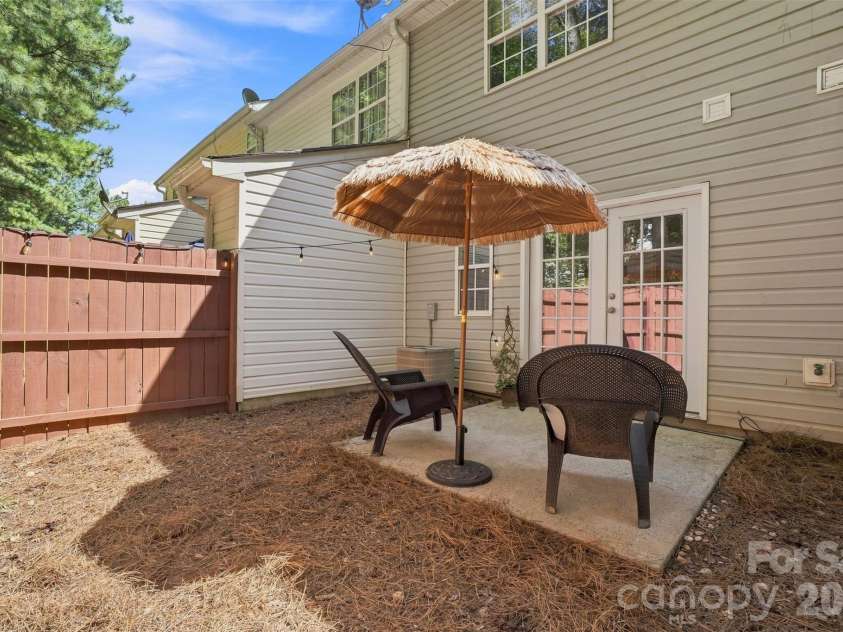 6766 Cypress Tree Lane, Charlotte, NC 28215.  MLS# CAR4415142, YatesRealty ID 16391. 
