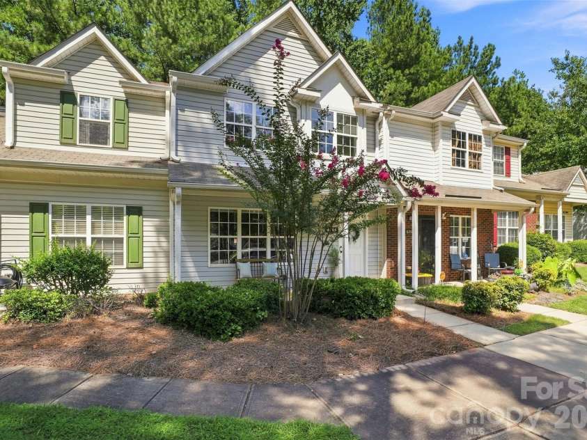 6766 Cypress Tree Lane, Charlotte, NC 28215.  MLS# CAR4415142, YatesRealty ID 16391. 