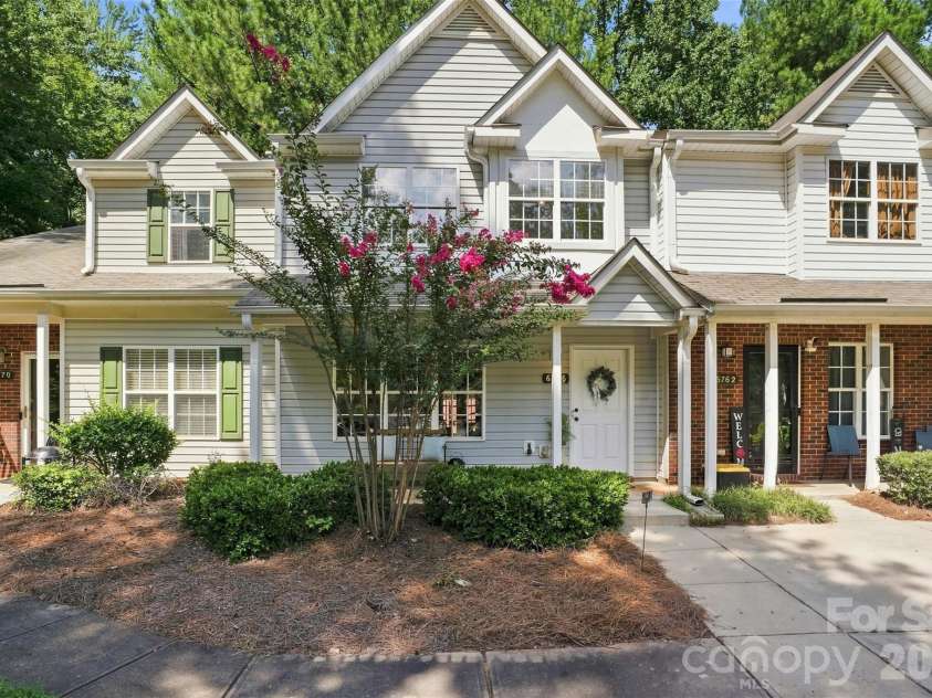 6766 Cypress Tree Lane, Charlotte, NC 28215.  MLS# CAR4415142, YatesRealty ID 16391. Kimmerly Woods Subdivision
