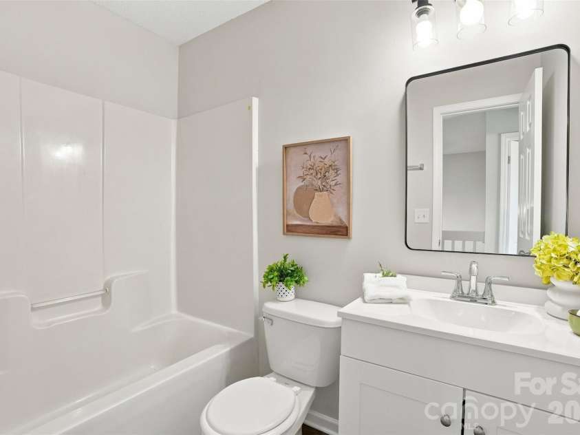6766 Cypress Tree Lane, Charlotte, NC 28215.  MLS# CAR4415142, YatesRealty ID 16391. Upper-level shared full bath with an updated vanity and tub/shower combination