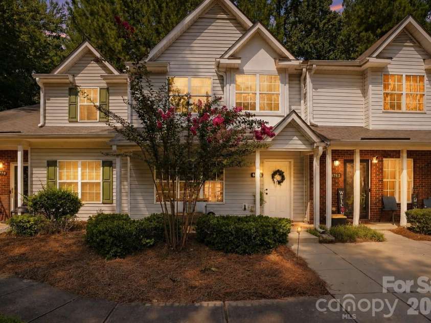 6766 Cypress Tree Lane, Charlotte, NC 28215.  MLS# CAR4415142, YatesRealty ID 16391. Welcome Home! 6766 Cypress Tree Lane
