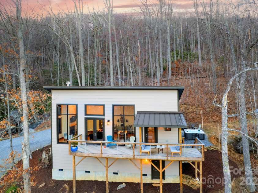 43 Tinkling Springs Lane, Fairview, NC 28730.  MLS# CAR4159981, YatesRealty ID 16392. Front of Home Winter