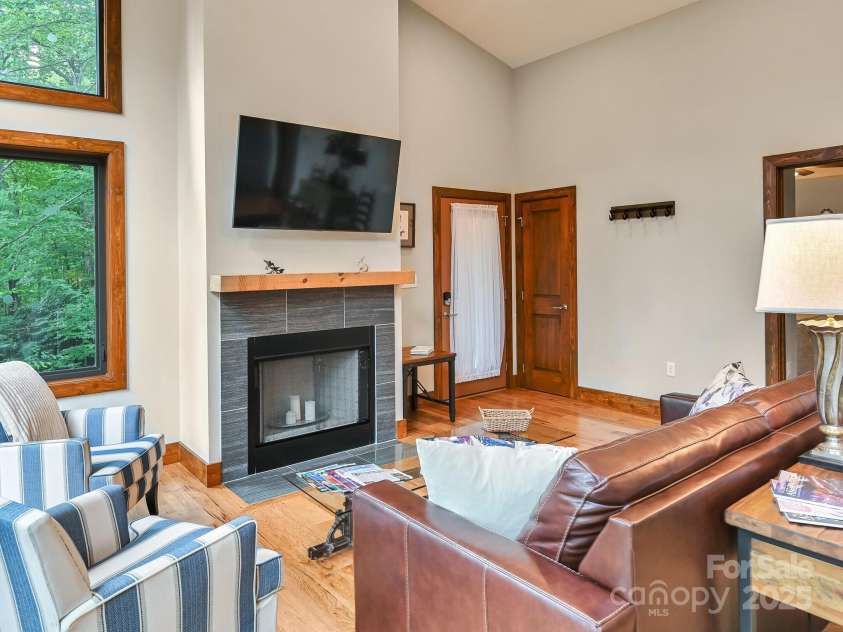 43 Tinkling Springs Lane, Fairview, NC 28730.  MLS# CAR4159981, YatesRealty ID 16392. Living Room