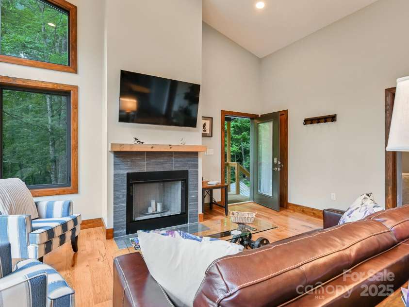 43 Tinkling Springs Lane, Fairview, NC 28730.  MLS# CAR4159981, YatesRealty ID 16392. Living Room Entance