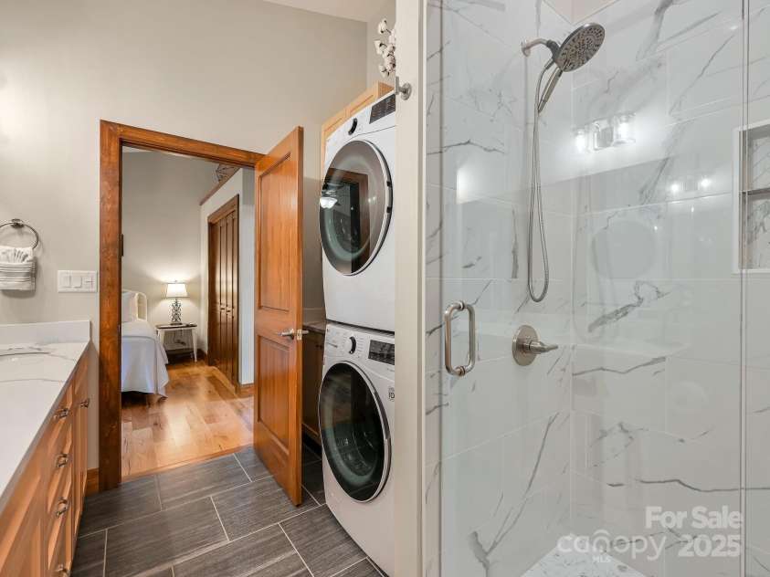 43 Tinkling Springs Lane, Fairview, NC 28730.  MLS# CAR4159981, YatesRealty ID 16392. Primary En-Suite Bath with Quartz and Laundry Area