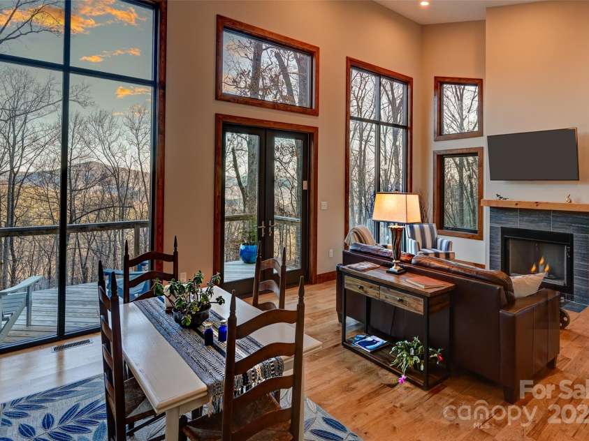 43 Tinkling Springs Lane, Fairview, NC 28730.  MLS# CAR4159981, YatesRealty ID 16392. Winter View Interior