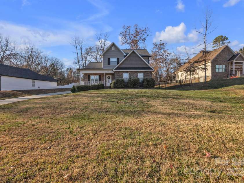 312 Oak Knoll, Hildebran, NC 28637.  MLS# CAR4325397, YatesRealty ID 16393. 