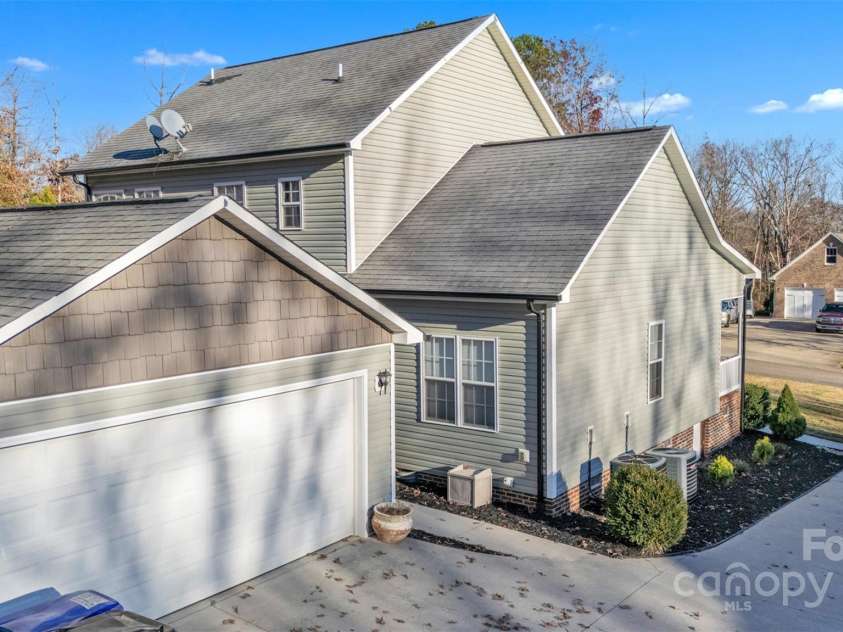 312 Oak Knoll, Hildebran, NC 28637.  MLS# CAR4325397, YatesRealty ID 16393. 