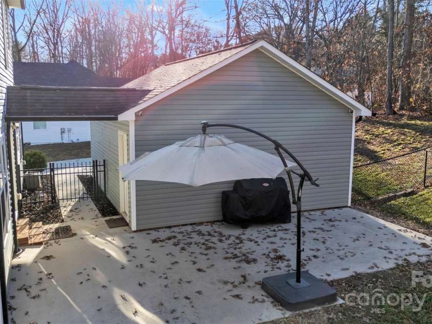 312 Oak Knoll, Hildebran, NC 28637.  MLS# CAR4325397, YatesRealty ID 16393. 