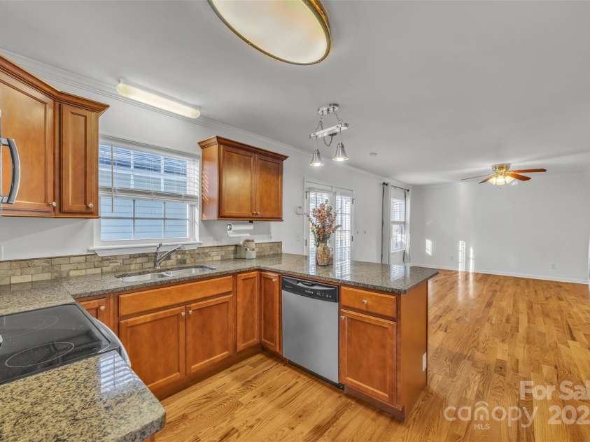 312 Oak Knoll, Hildebran, NC 28637.  MLS# CAR4325397, YatesRealty ID 16393. 