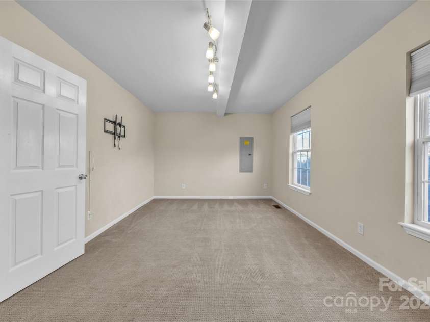 312 Oak Knoll, Hildebran, NC 28637.  MLS# CAR4325397, YatesRealty ID 16393. Bonus/Rec Room