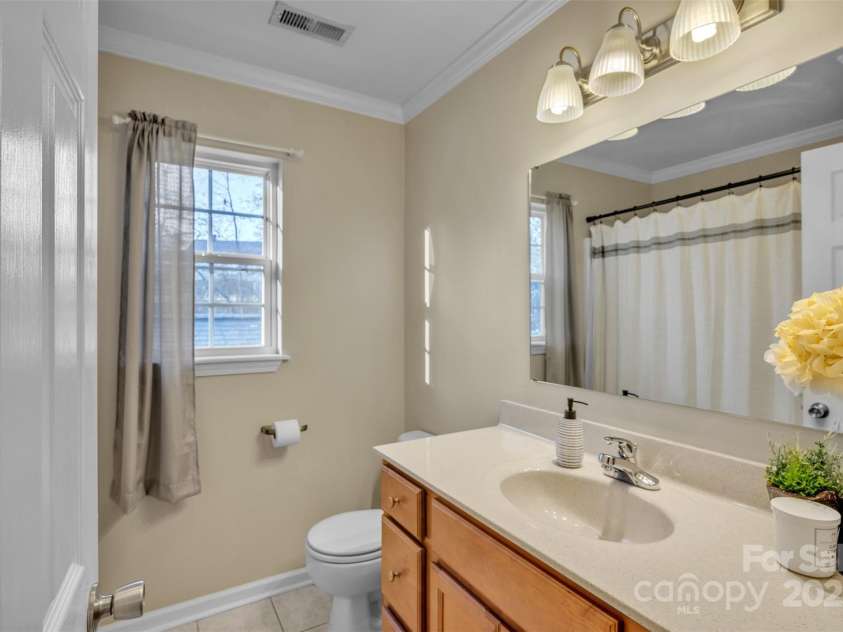 312 Oak Knoll, Hildebran, NC 28637.  MLS# CAR4325397, YatesRealty ID 16393. Guest Bathroom