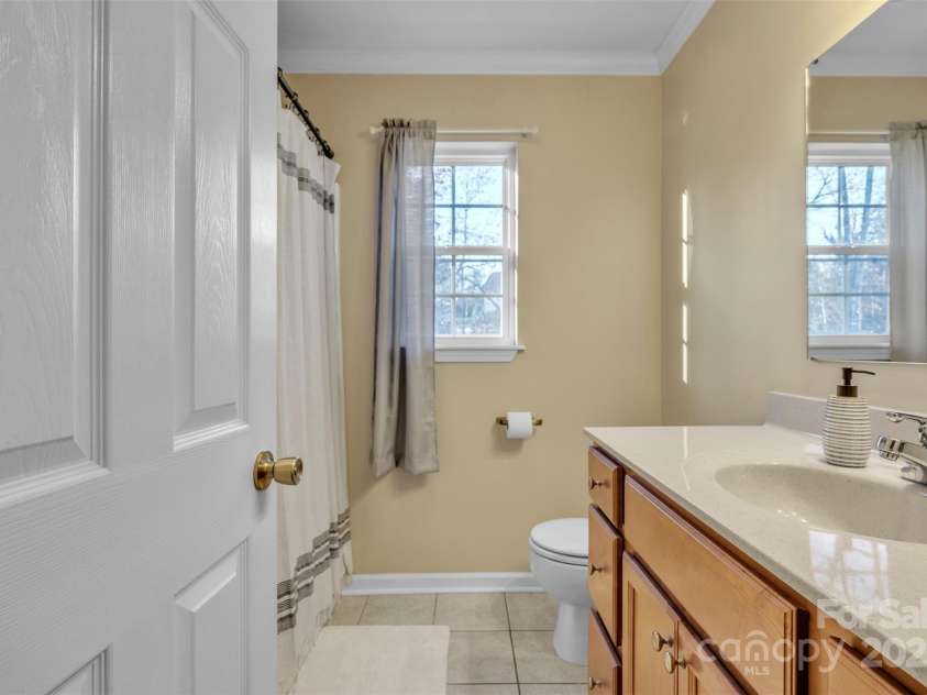 312 Oak Knoll, Hildebran, NC 28637.  MLS# CAR4325397, YatesRealty ID 16393. Guest Bathroom